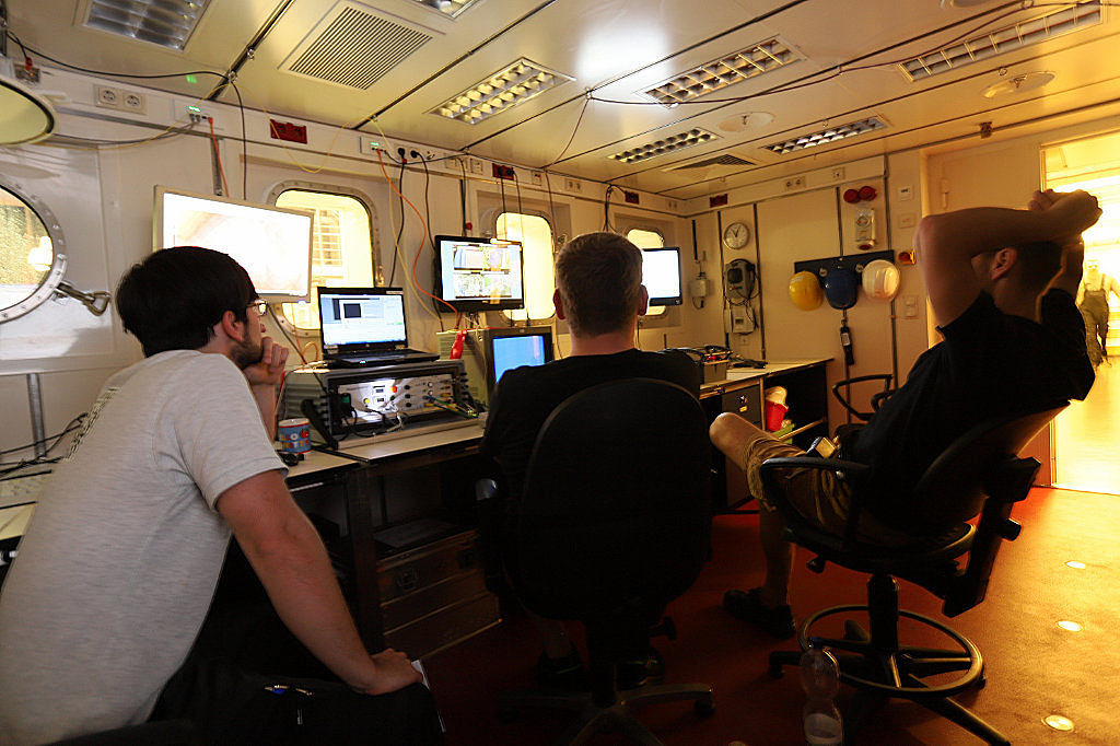 The control center of the TV grabber with map screens and grabber or winch control.