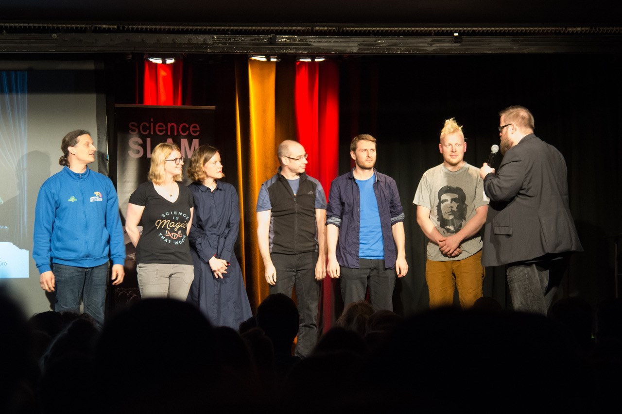 Zum Artikel "Masterstudent Niklas Hohmann am Science Slam in Karlsruhe"