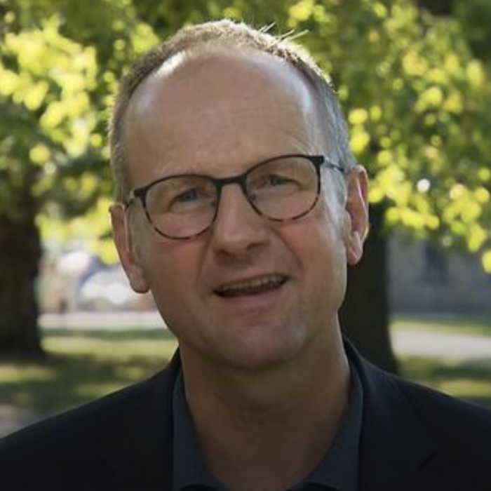 Das Bild zeigt Prof. Johannes Barth.