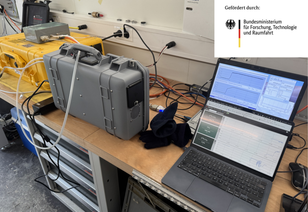 Das Bild zeigt ein Li-Cor Gas Analyzer.